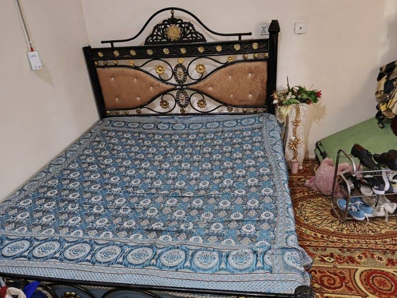 double bed 6 by 5:30 good condition only bed 0