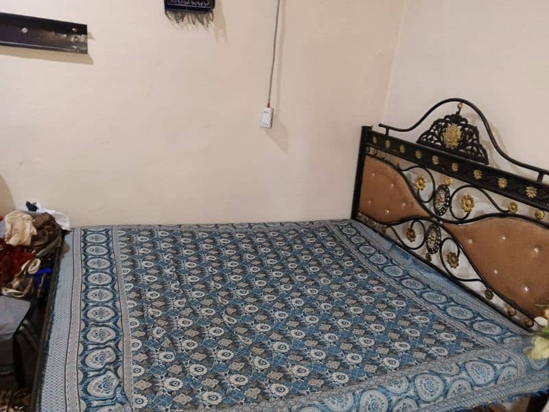 double bed 6 by 5:30 good condition only bed 2