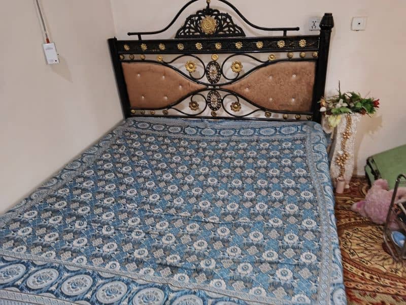 double bed 6 by 5:30 good condition only bed 3