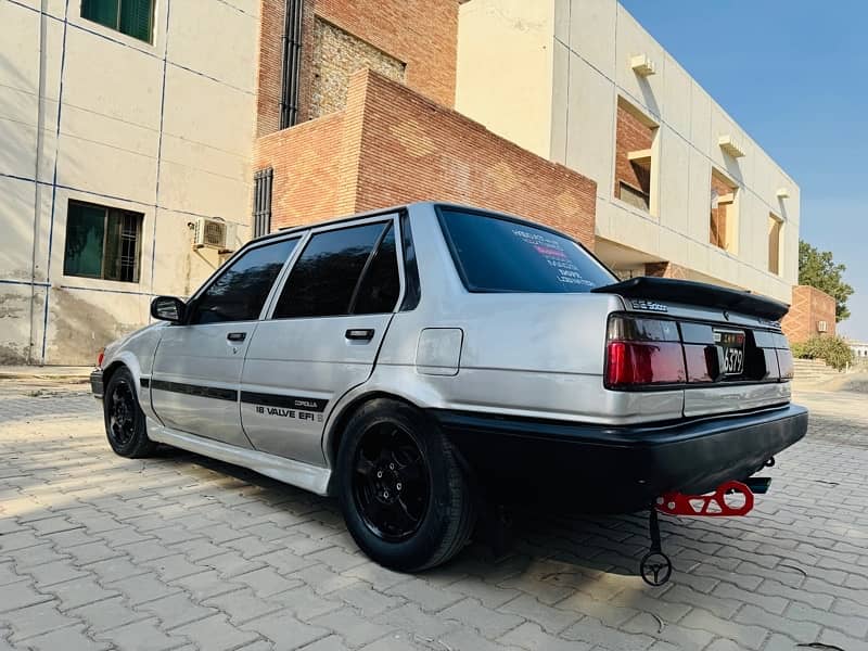 Toyota Corolla SE-Saloon 1985 0