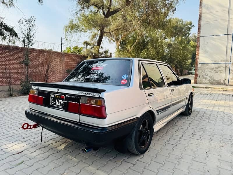 Toyota Corolla SE-Saloon 1985 3