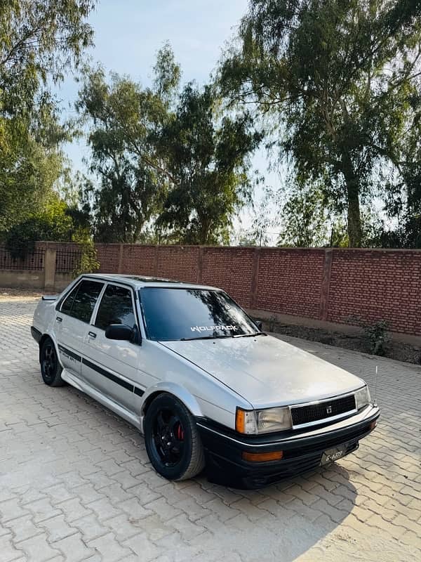 Toyota Corolla SE-Saloon 1985 16