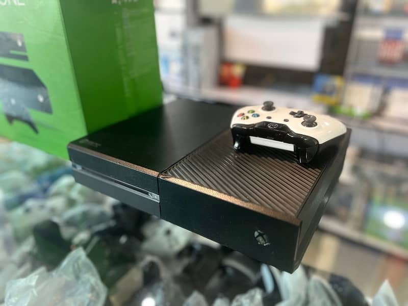 xbox one 500GB with complete box 1