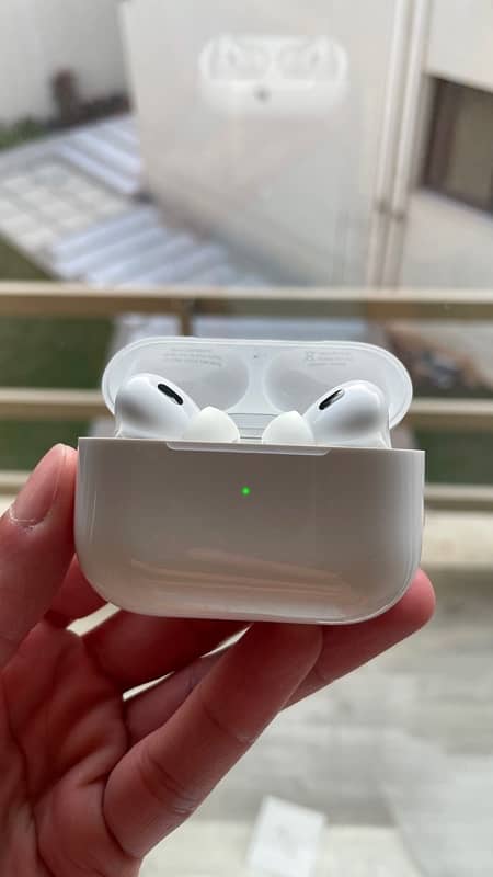 Apple AirPods Pro 2 (2nd Generation) 4