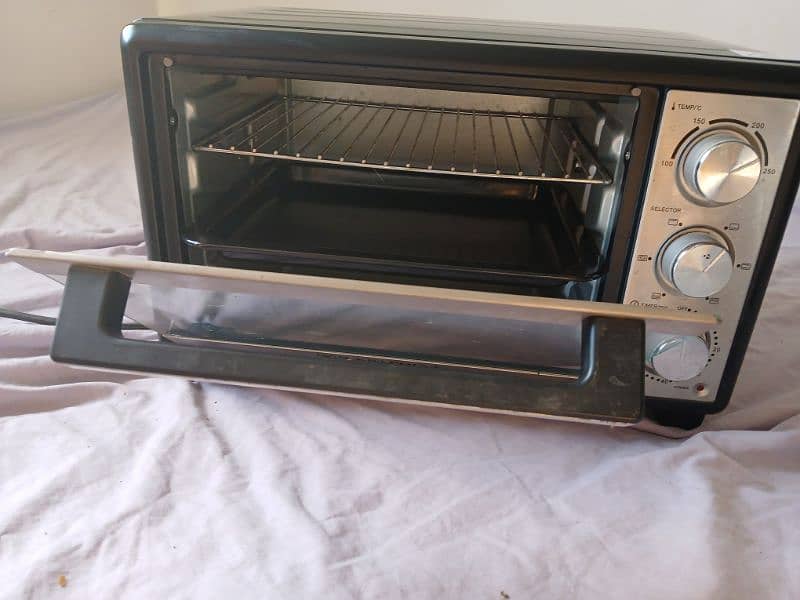 Deluxe Protesserie Oven (WF-4200RKF) - Bakes, Toasts, and Grills 7