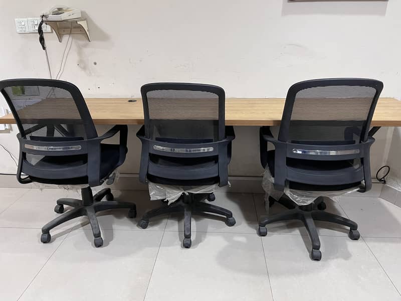 4 Revolving office chair, Mesh Chair, study Chair, Almost New 0