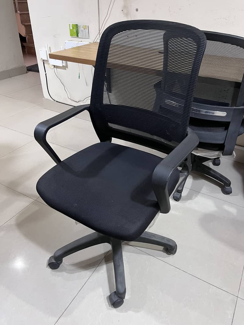 4 Revolving office chair, Mesh Chair, study Chair, Almost New 2