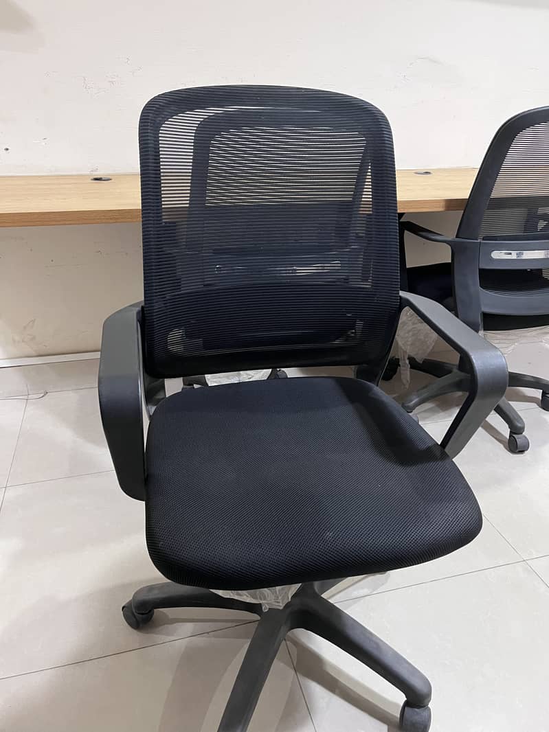 4 Revolving office chair, Mesh Chair, study Chair, Almost New 3