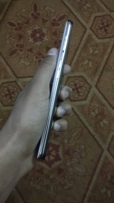 10 by 10 Condition oppo F11 in well and good condition 2