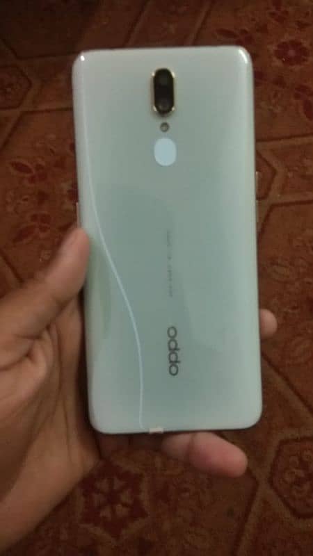 10 by 10 Condition oppo F11 in well and good condition 3