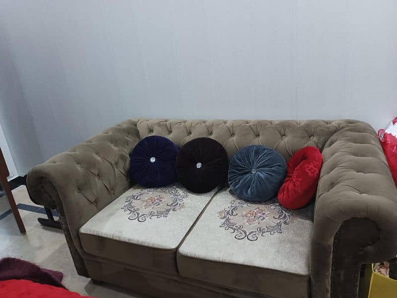 sofa in good condition 4