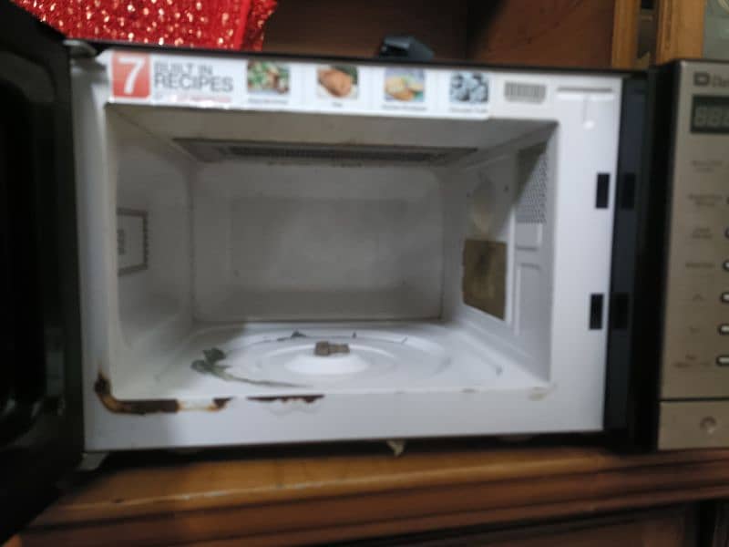 Microwave Oven for sale just 1 year used 3