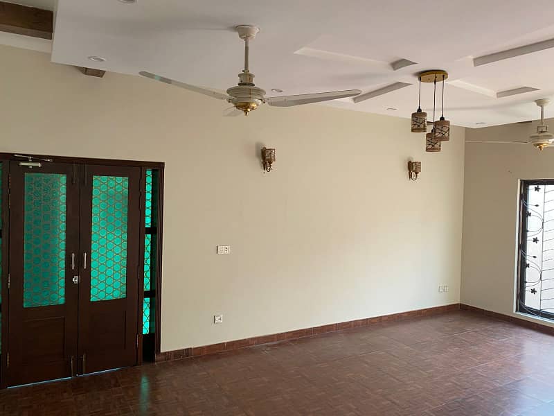 Very Well Maintained 1 Kanal upper portion. 1