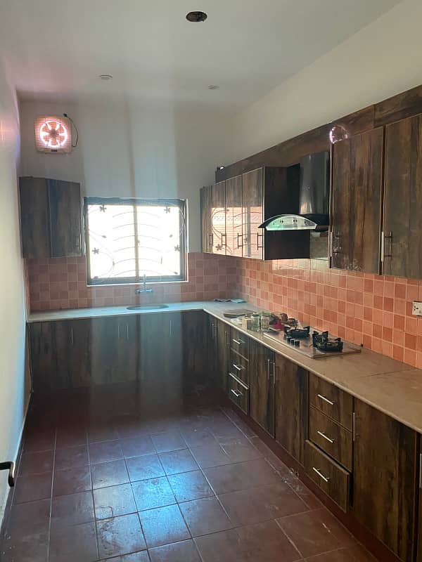 Very Well Maintained 1 Kanal upper portion. 10