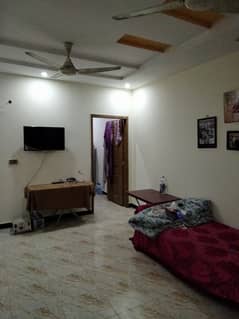 MIAN ESTATE OFFERS 1 MASTER BED FLAT FOR RENT FOR male/female jobian/students etc