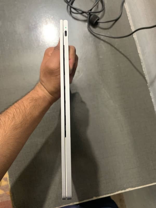 Google Pixelbook ( 8/256 GB ) ( core i5 7th gen ) 8