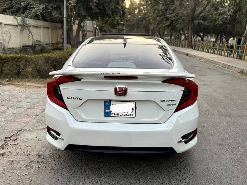 Honda Civic Oriel 2018 4