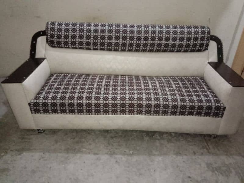 Three seater poshish sofa 1