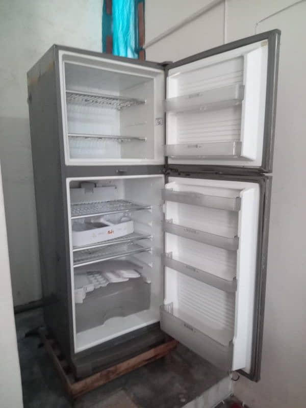 dawlance refrigerator for sale 0