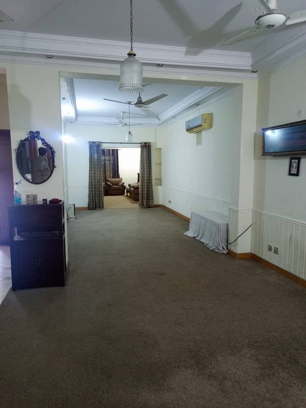 Very Well Maintained 1 Kanal full House. 31