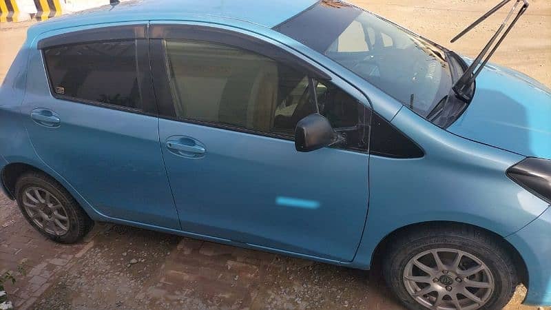 Toyota Vitz 2015 4