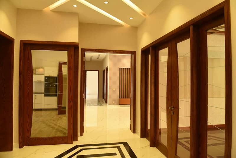 01 Kanal Slightly Used Well Maintained Like Brand New Most Elegant Bungalow For Sale In DHA Phase-3 Near To Park 2