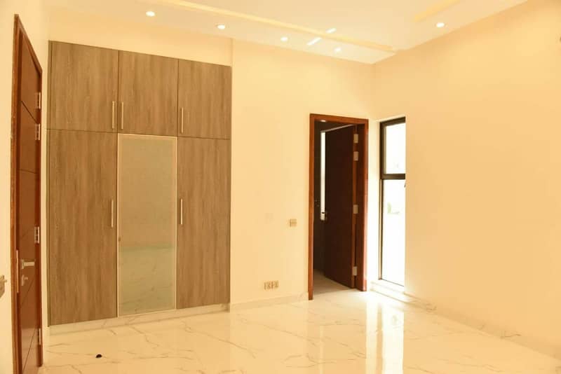 01 Kanal Slightly Used Well Maintained Like Brand New Most Elegant Bungalow For Sale In DHA Phase-3 Near To Park 13