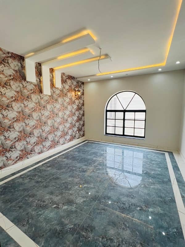 10.4 Marla Victorian Corner Luxurious Double Story House For Sale in Model Town 2