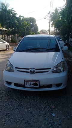 Toyota Platz 2004