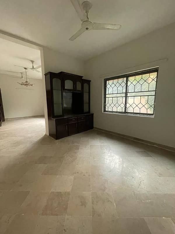 House For Grabs In 14 Marla Lahore 2