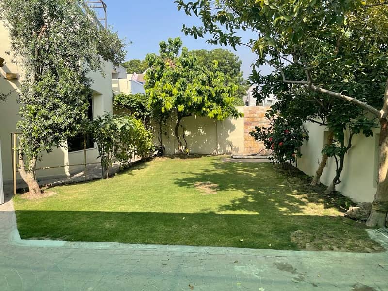 House For Grabs In 14 Marla Lahore 16