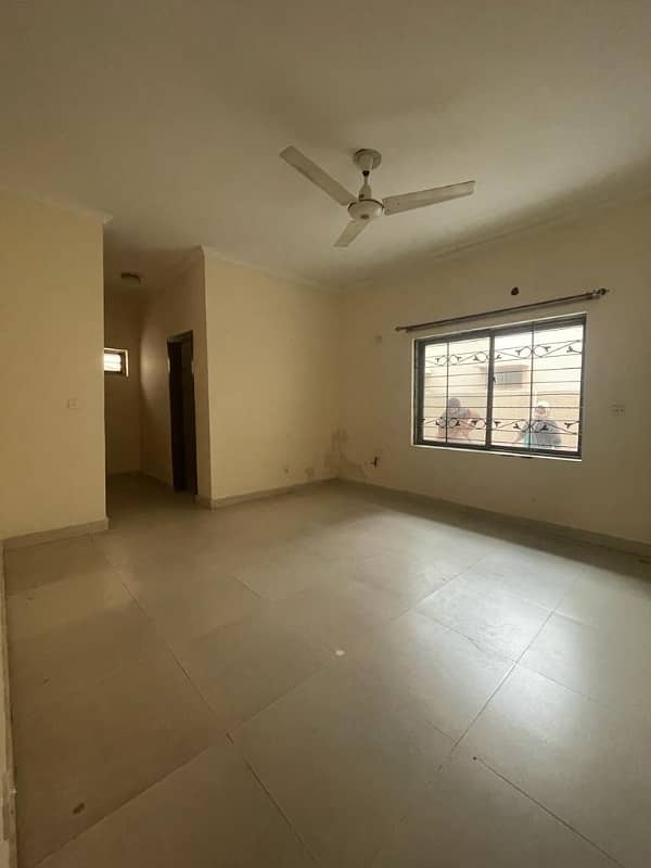 14 Marla House (upper Portion In Gulberg For Rent At Good Location 8