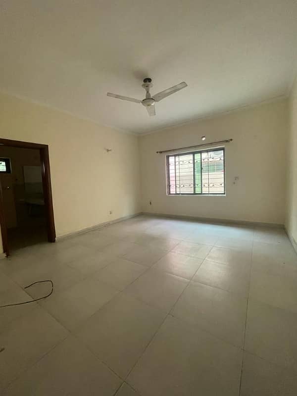 14 Marla House (upper Portion In Gulberg For Rent At Good Location 10