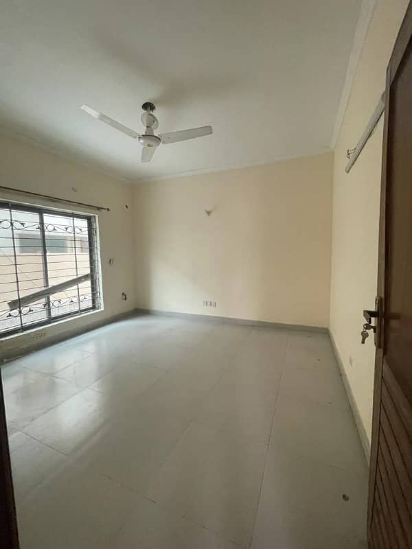 14 Marla House (upper Portion In Gulberg For Rent At Good Location 13