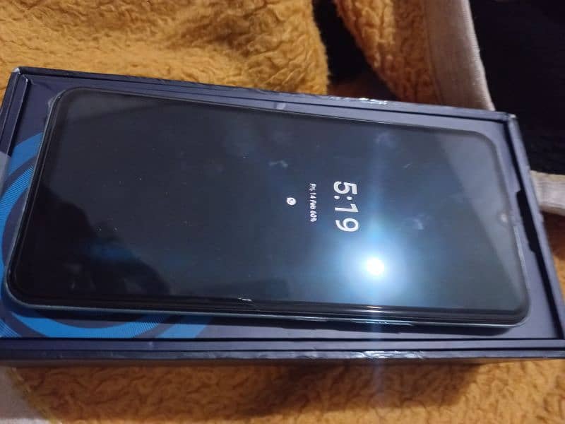 vivo v20 se 8 128 with box charger 3