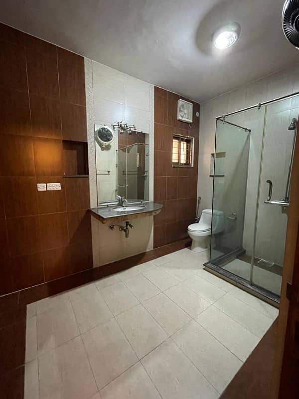 20 Marla House PAF Falcon Complex, Gulberg, Lahore For sale 9