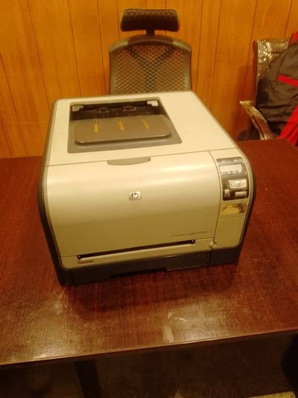 HP Color laserJet CP1515n 0