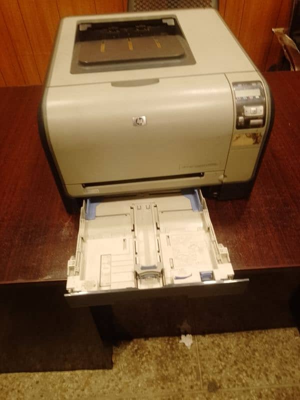 HP Color laserJet CP1515n 1