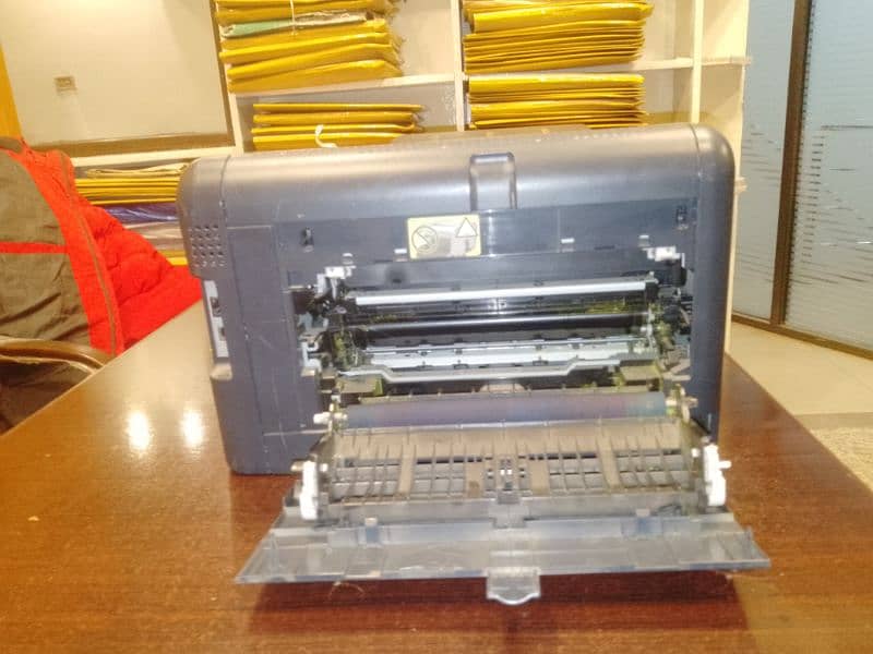 HP Color laserJet CP1515n 5