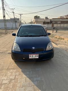 Toyota Vitz 2001/06 car in taunsa city 9 pm k bad cal ni krain