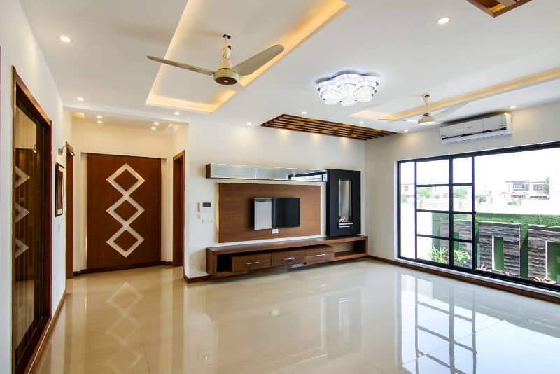 01 Kanal Slightly Used Well Maintained Like Brand New Most Elegant Bungalow For Sale In DHA Phase-3 Near To Park 5