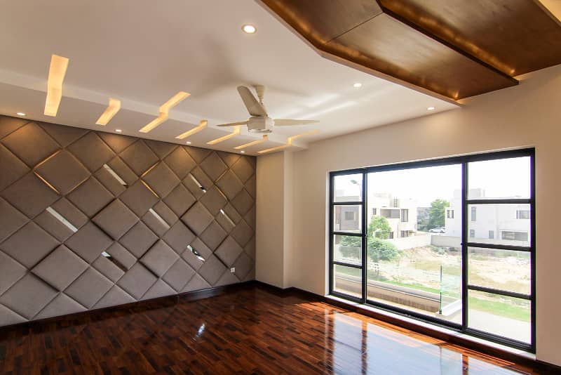 01 Kanal Slightly Used Well Maintained Like Brand New Most Elegant Bungalow For Sale In DHA Phase-3 Near To Park 10