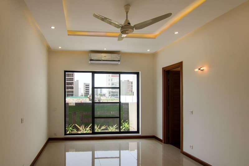 01 Kanal Slightly Used Well Maintained Like Brand New Most Elegant Bungalow For Sale In DHA Phase-3 Near To Park 13