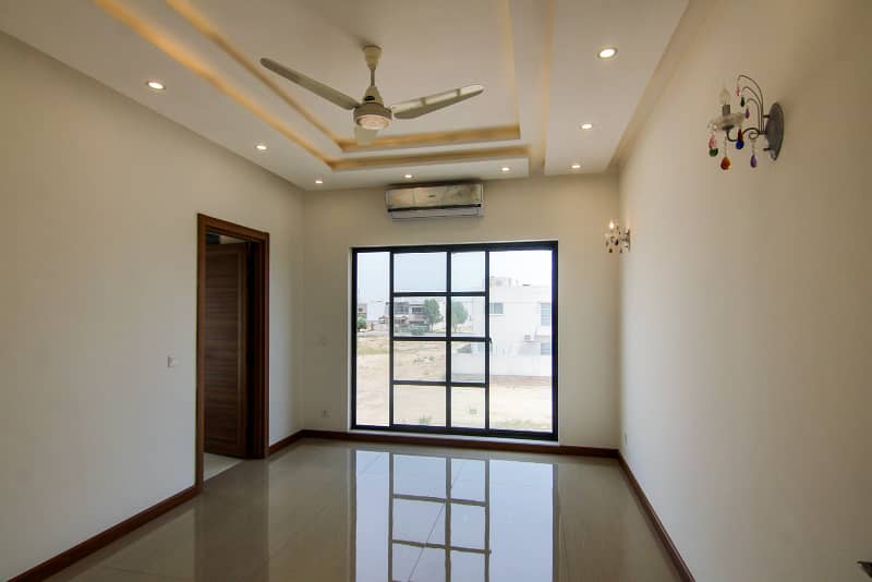 01 Kanal Slightly Used Well Maintained Like Brand New Most Elegant Bungalow For Sale In DHA Phase-3 Near To Park 19