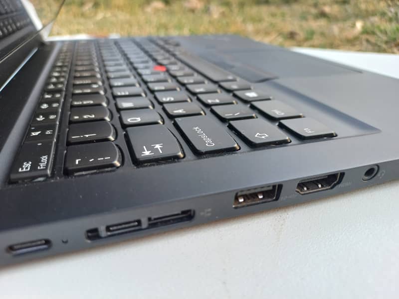 Lenovo t495s ryzen 5 pro 16gb ram | 2gb Dedicated Card | Touch Screen 6