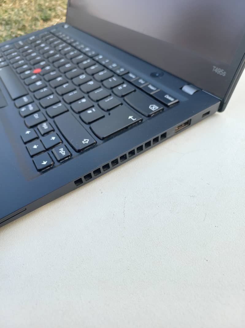 Lenovo t495s ryzen 5 pro 16gb ram | 2gb Dedicated Card | Touch Screen 11