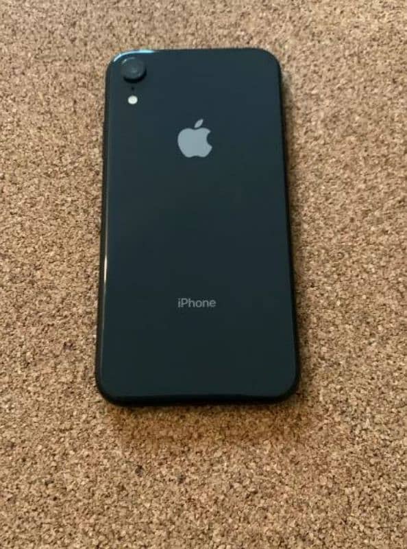 iphone Xr 64gb | with Box | 4 month sim time |imported from Canada 1