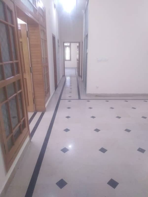 600 Sq Yd Ground Floor For Rent In G-11/2 13