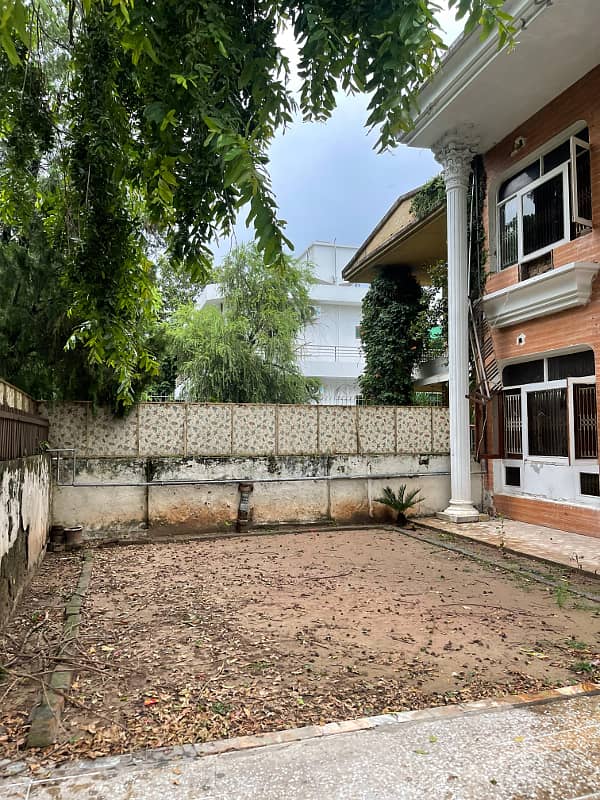 40x120 House For Sale In F8 3