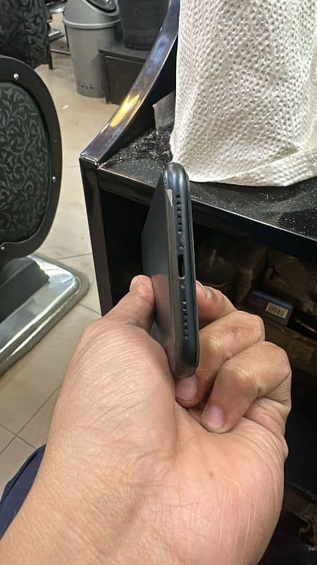 Iphone xr black color 4